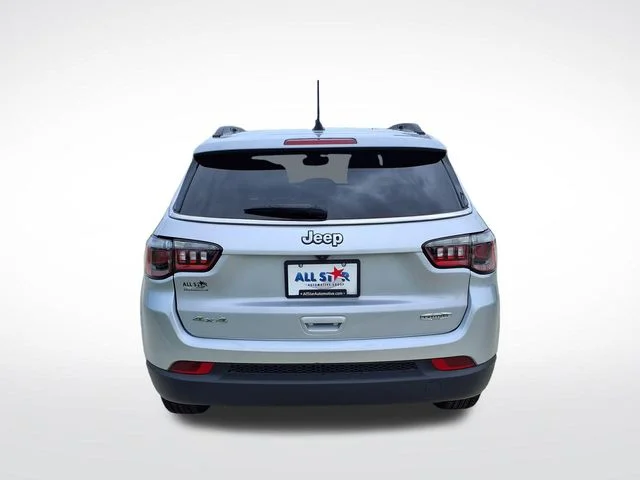 Used 2025 Silver Jeep Latitude image 7