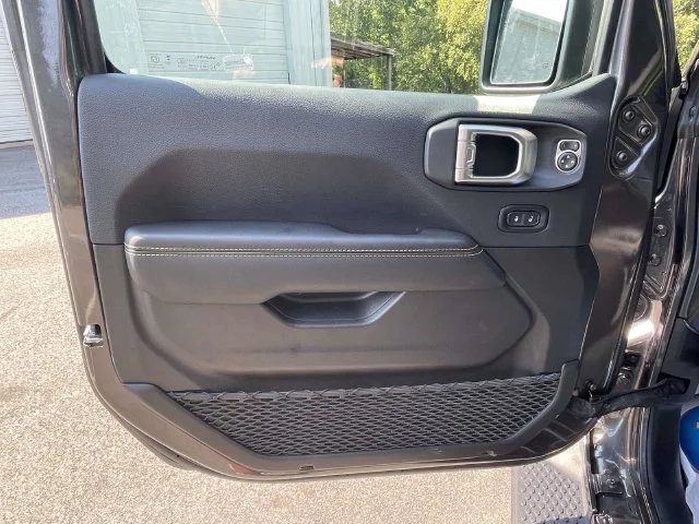 New 2027 Gray Jeep Sahara image 21
