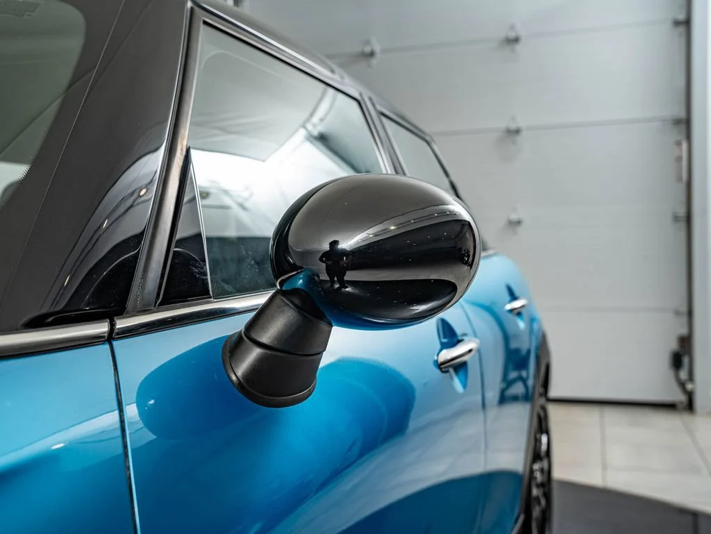Used 2016 Electric Blue Metallic MINI  image 9