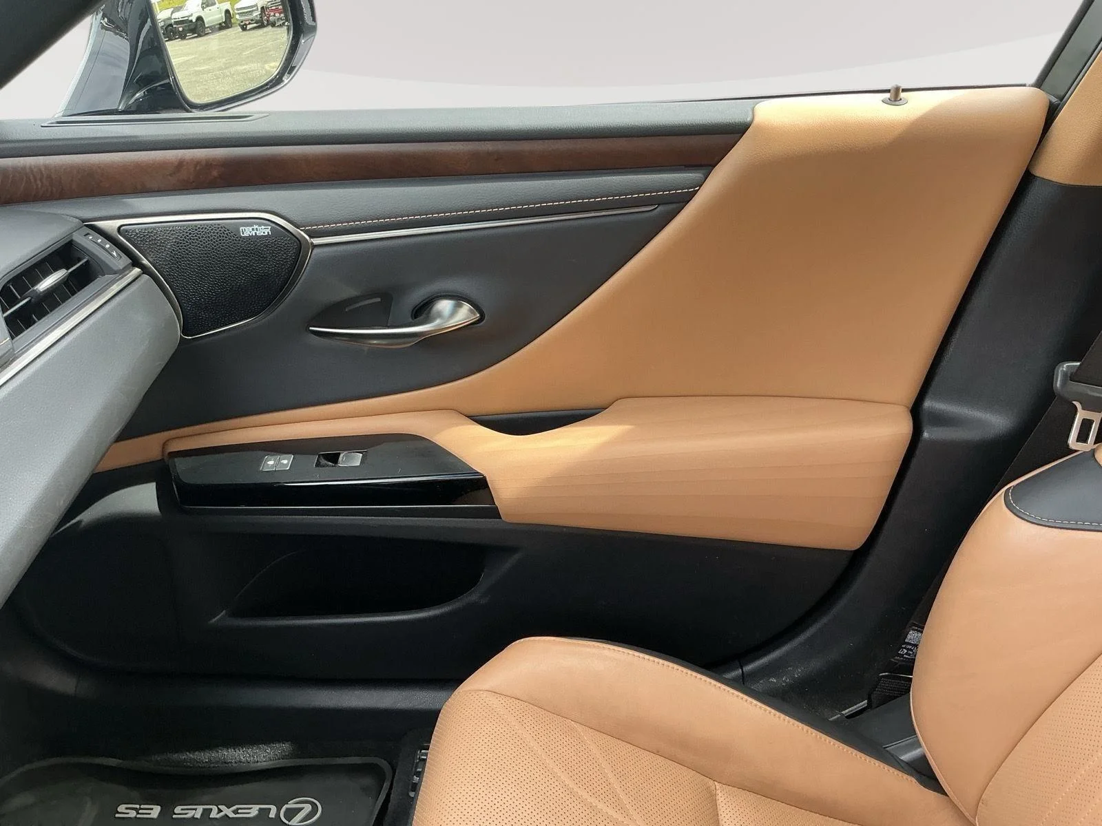 Used 2022 Nightfall Mica Lexus ES 300h Luxury image 5