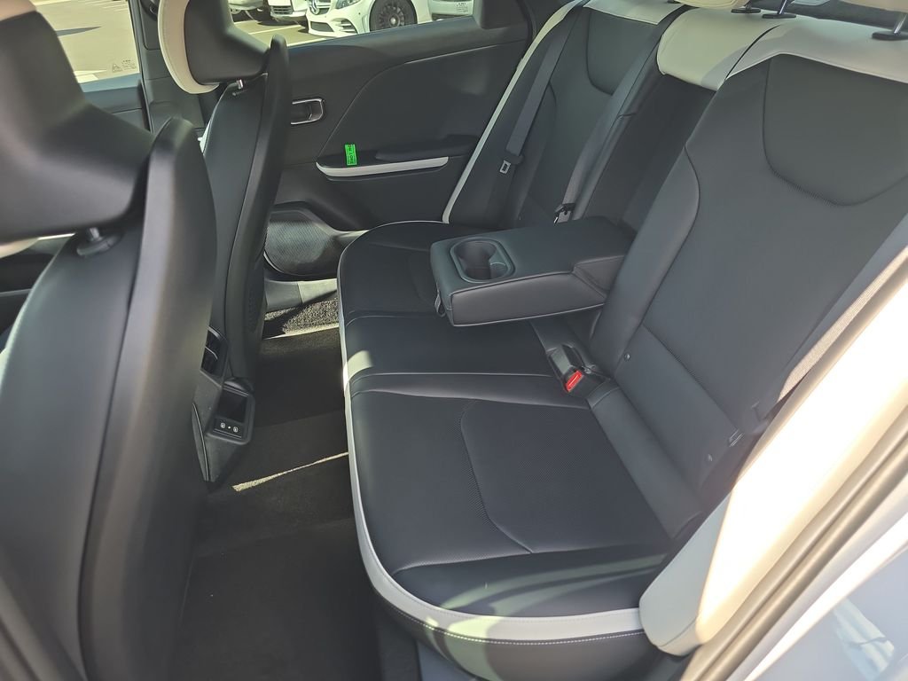 New 2026 Snow White Pearl Kia GT-Line Turbo image 32