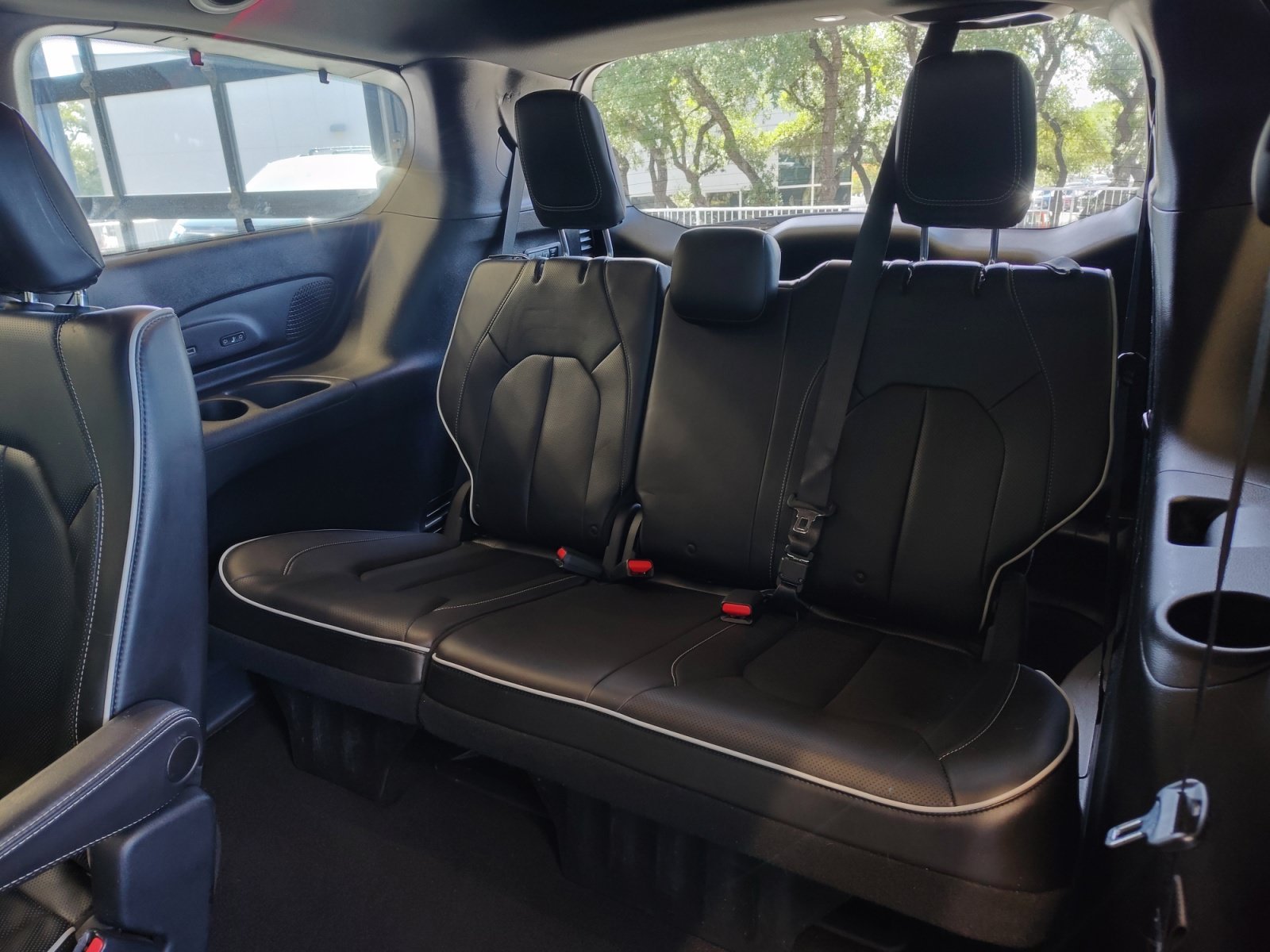 Used 2019 Granite Crystal Metallic Clearcoat Chrysler Limited image 24