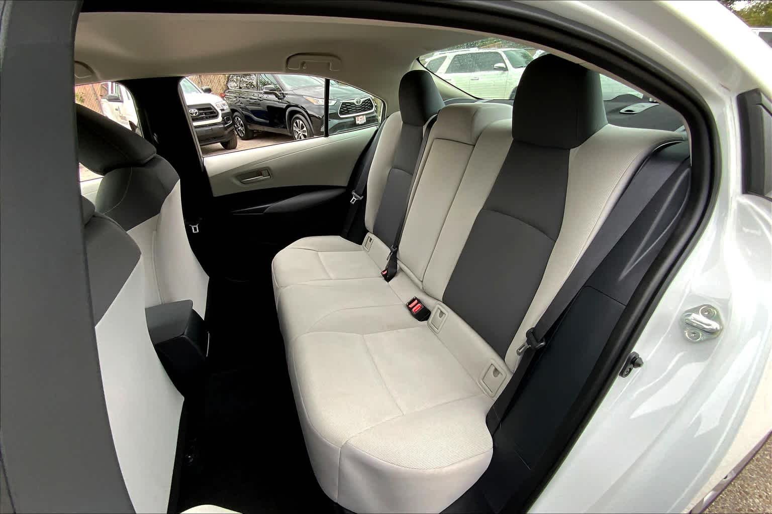 Used 2022 White Toyota LE image 20