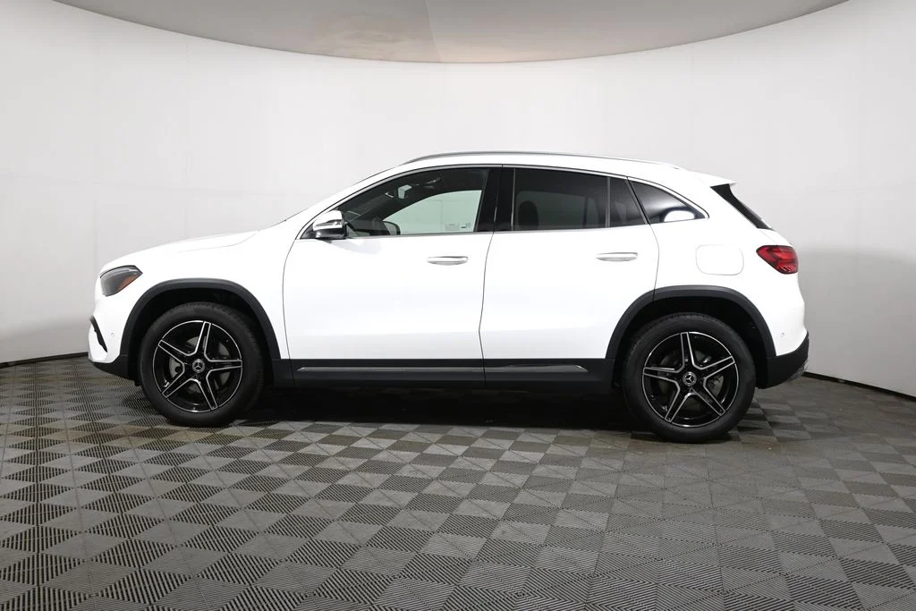 New 2026 White Mercedes-Benz GLA 250 image 2