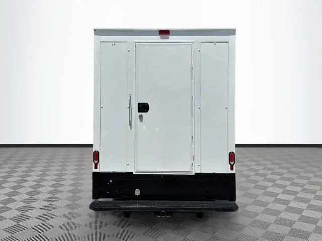 New 2025 Oxford White Ford Base image 5