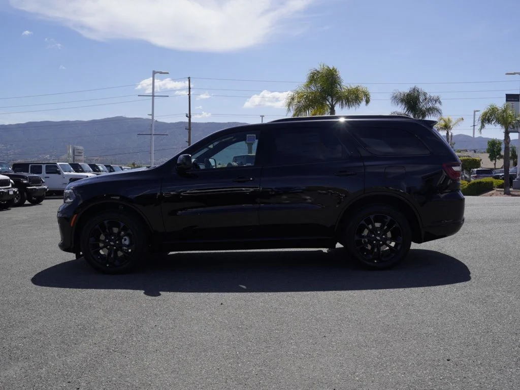 New 2026 Diamond Black Clear-Coat Exterior Paint Dodge GT image 6