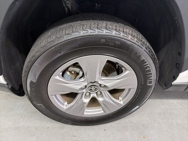 Used 2025 Ice Toyota XLE image 25
