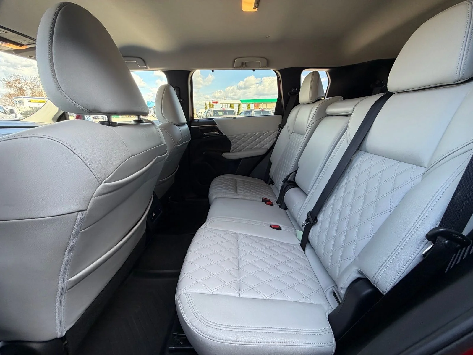 Used 2024 Silver Mitsubishi SEL image 22