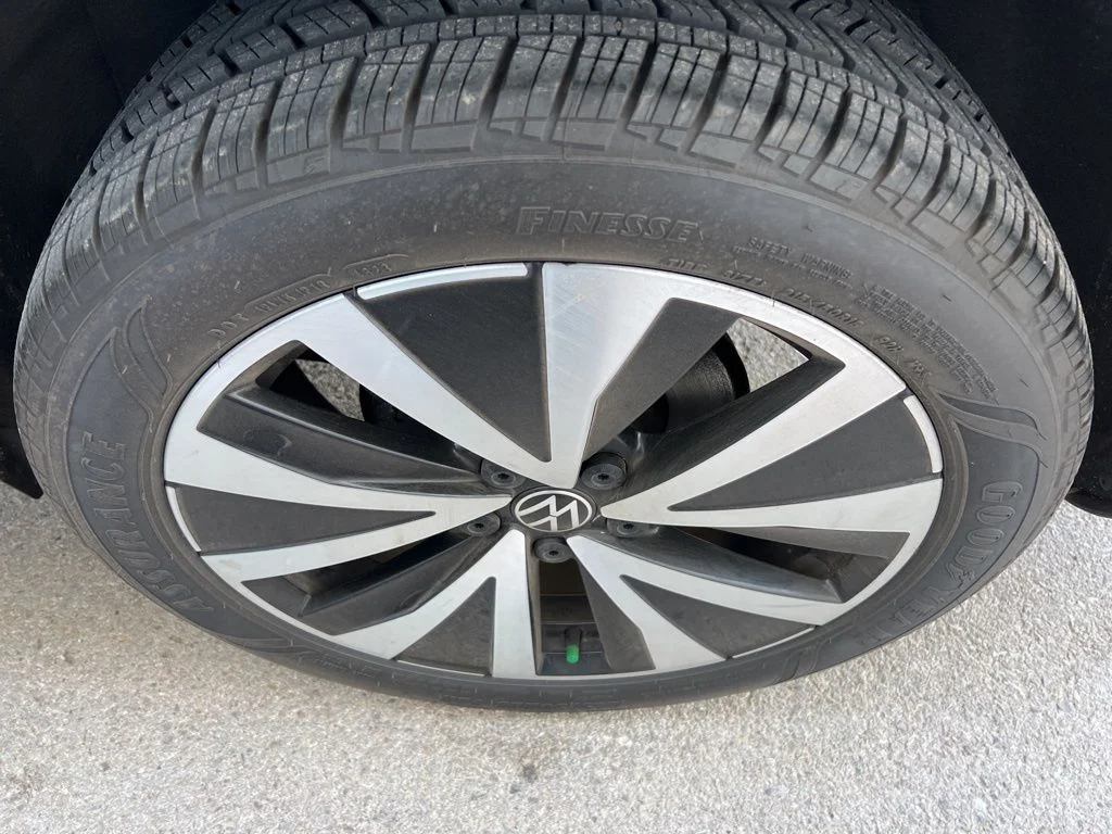 Used 2024 Platinum Gray Metallic Volkswagen 1.5T SE image 28
