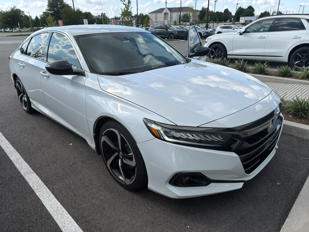 Used 2022 Platinum White Pearl Honda Sport SE image 1