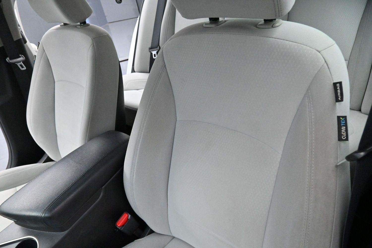 Used 2015 Snow White Pearl Kia LX image 15