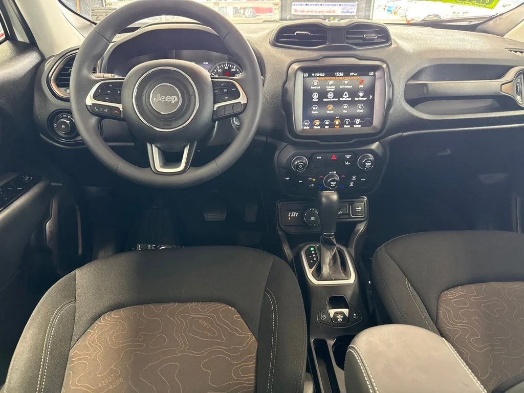 Used 2023 White Jeep Latitude image 13