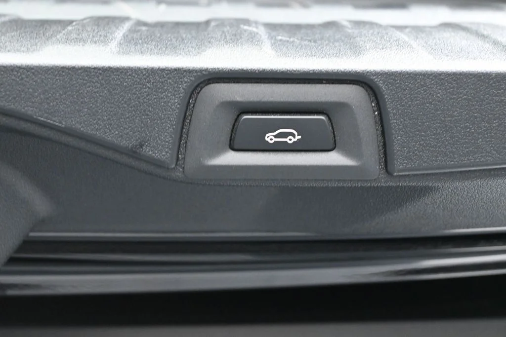 Used 2026 Black BMW sDrive40i image 29