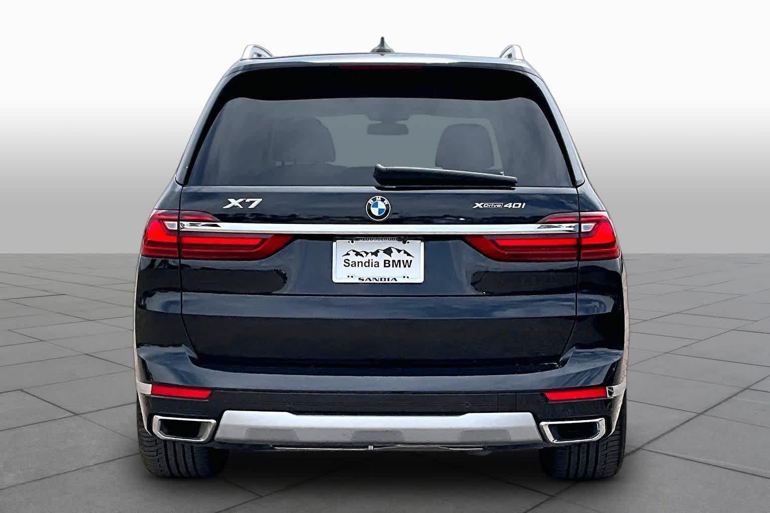 Used 2022 Black Sapphire Metallic BMW xDrive40i image 4