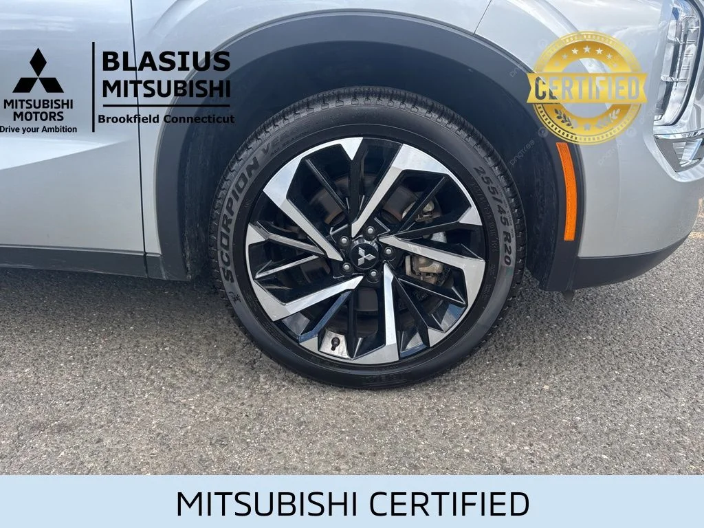 Certified Used 2024 Silver Mitsubishi SE image 3