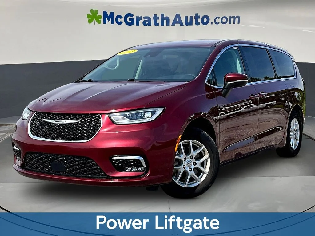 Used 2023 Red Chrysler Touring L image 3
