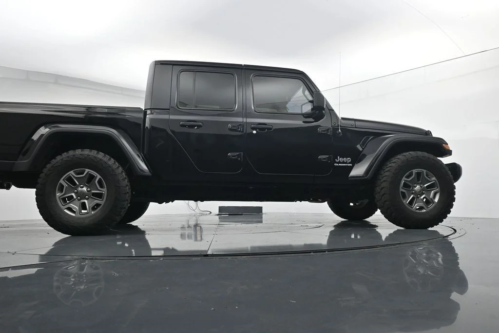 Used 2021 Black Jeep Overland image 24