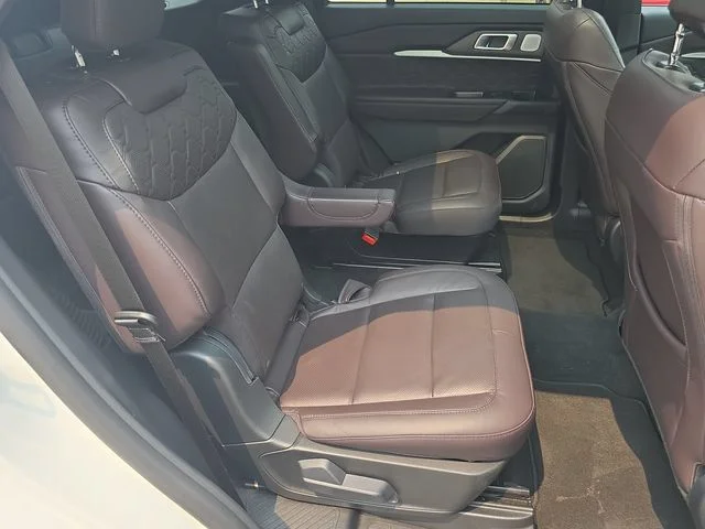 2026 Ford Explorer Platinum - Photo 37