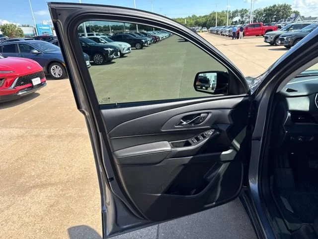 2020 Chevrolet Traverse LS - Photo 9