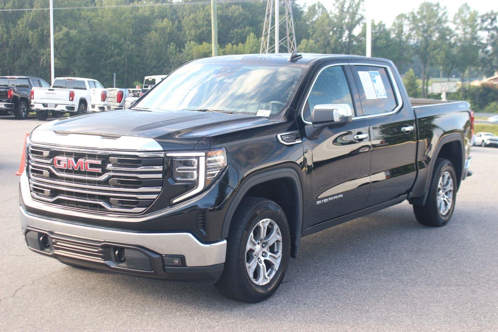 Used 2025 Onyx Black GMC SLT image 3