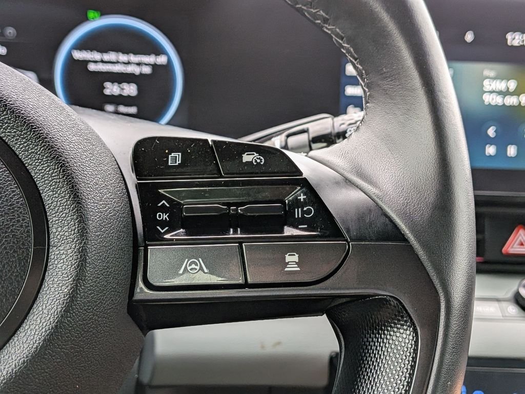 2025 Hyundai Elantra Limited - Photo 17
