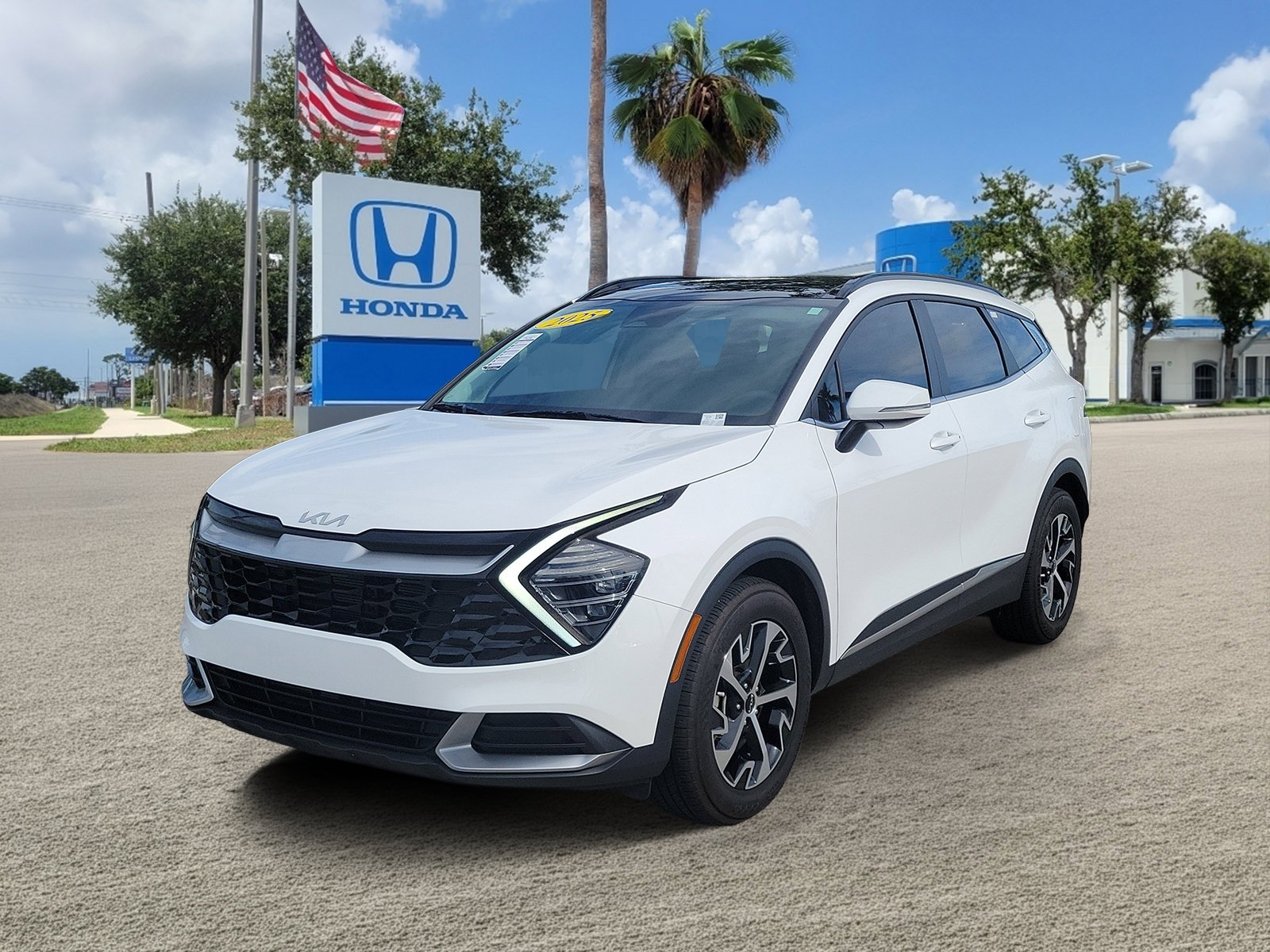 Used 2025 Glacial White Pearl Kia EX image 4