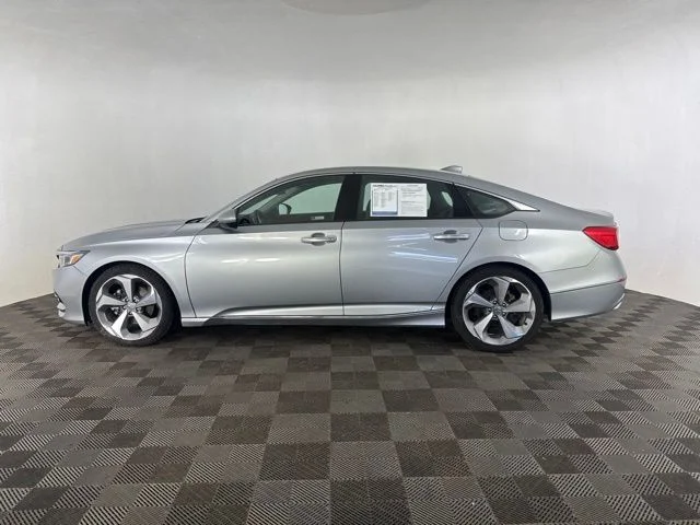 Used 2018  Honda Touring image 5