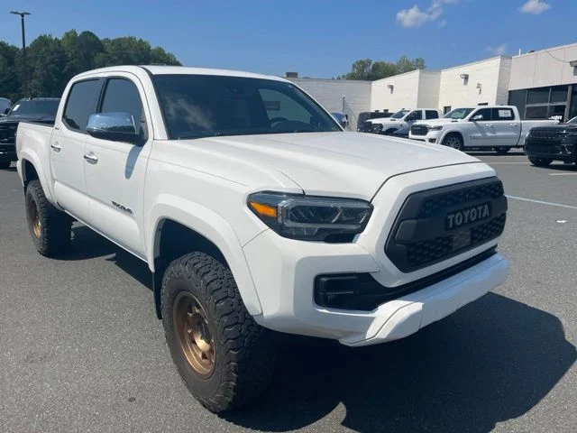 Used 2020  Toyota Limited image 1