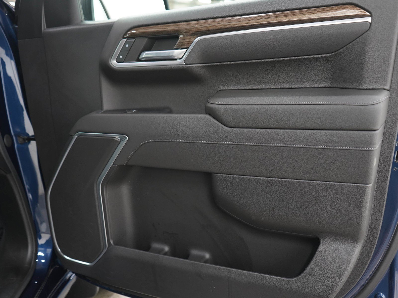 Used 2022 Northsky Blue Metallic Chevrolet LT image 9