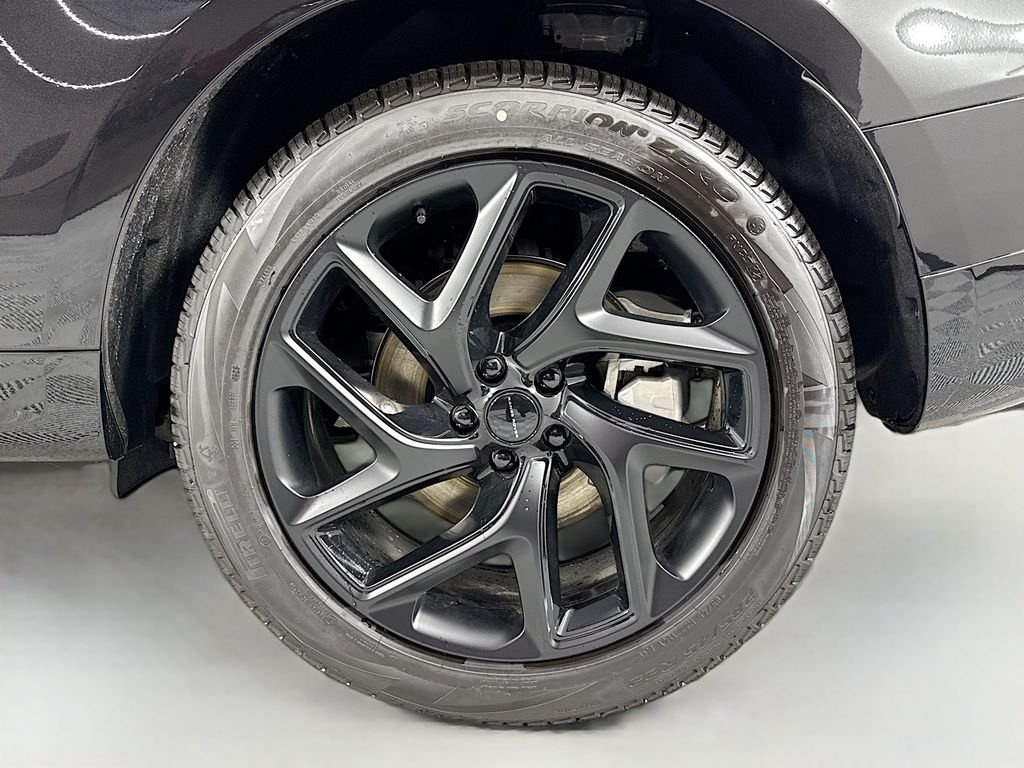 New 2026 Santorini Black Land Rover Dynamic SE image 32