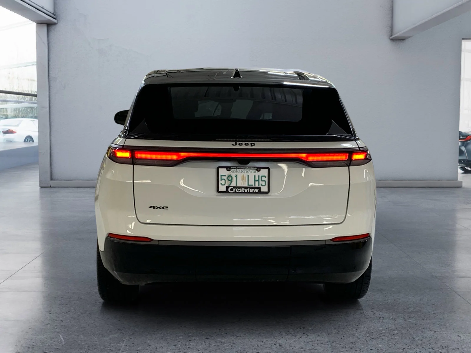 Used 2025 Bright White Jeep Limited image 4