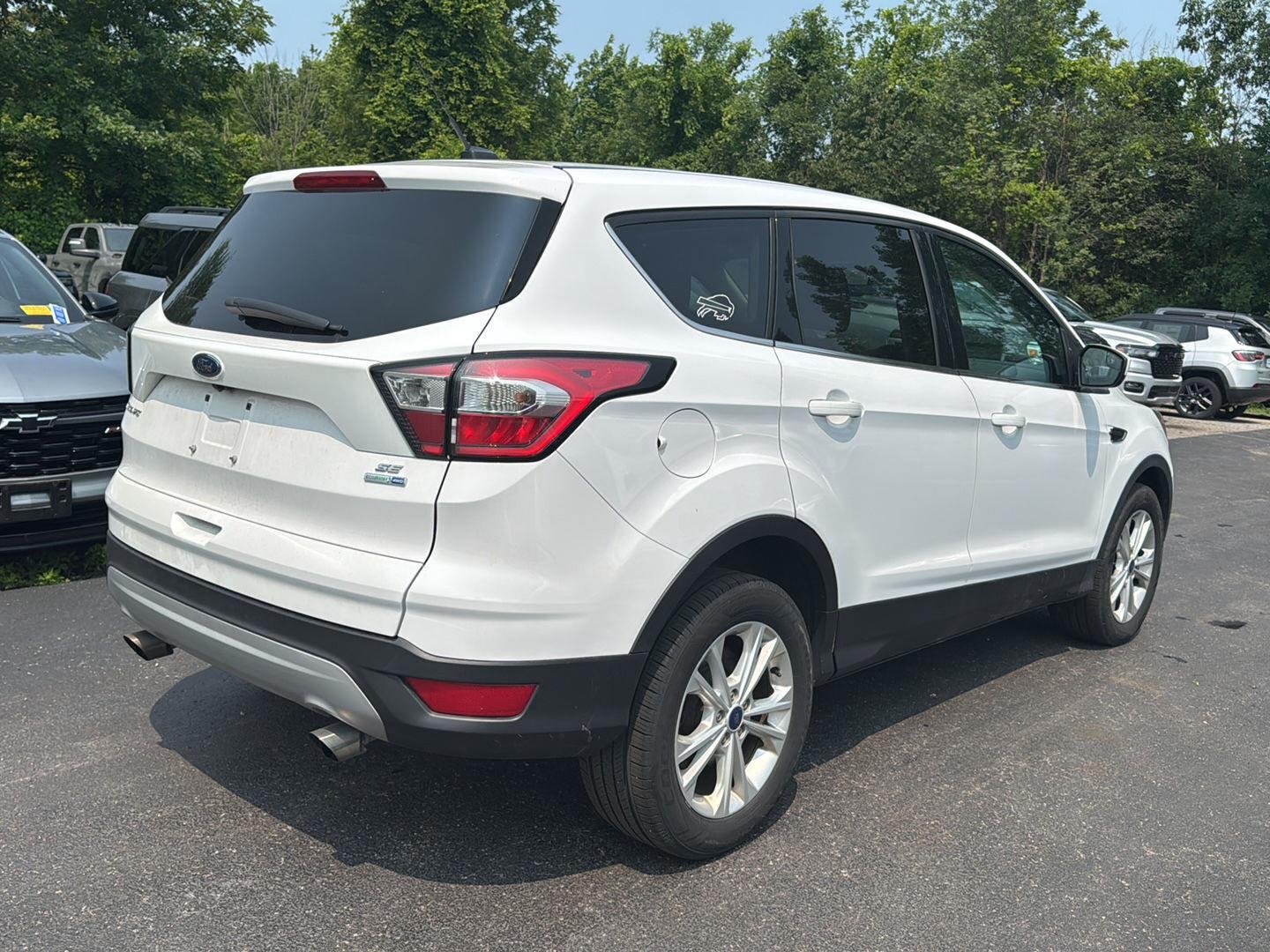 Used 2017 Oxford White Ford SE image 2