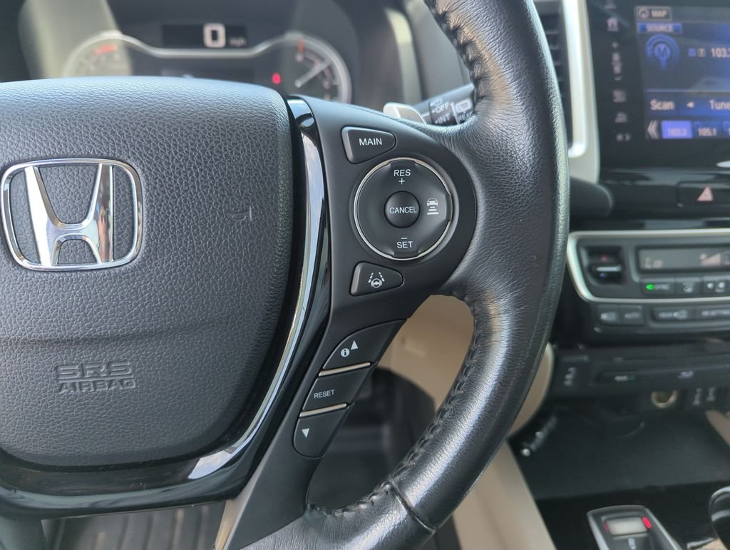 Used 2017  Honda Touring image 23