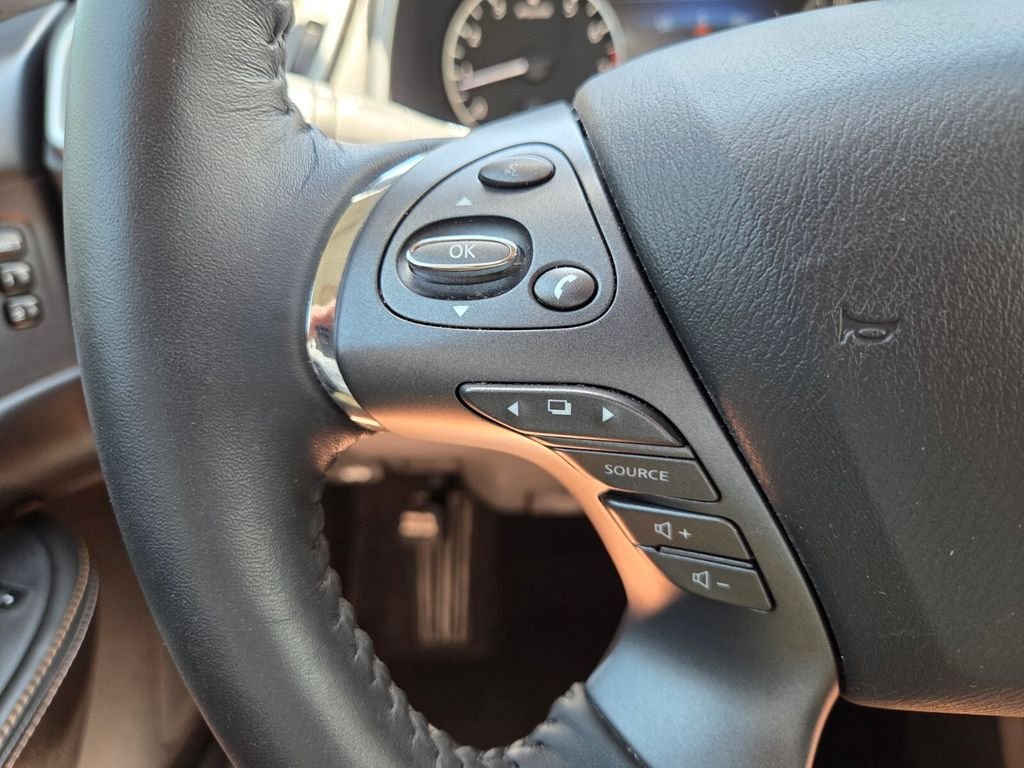 Used 2021 White Nissan Platinum image 33