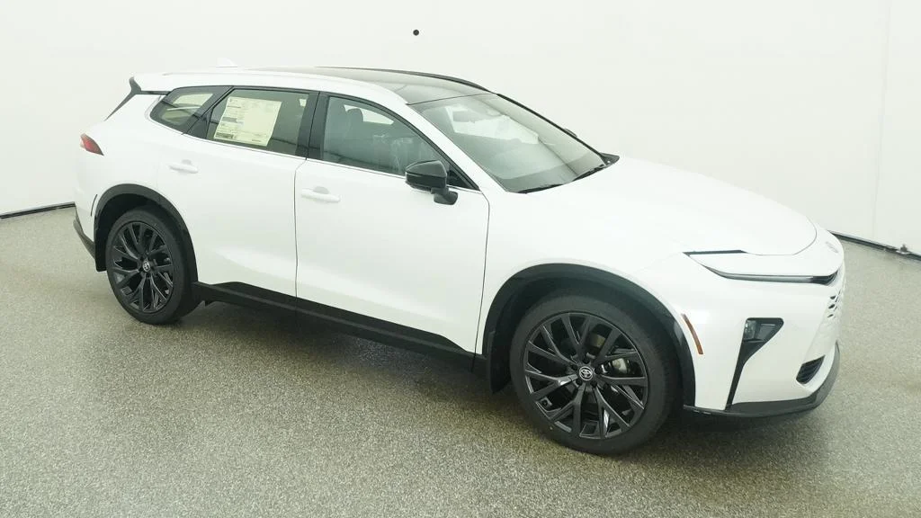 New 2026 Oxygen White Toyota Limited image 12