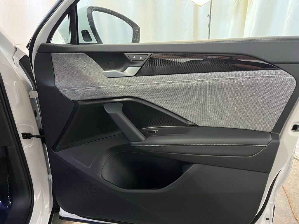 New 2026 White/off-white Volkswagen 2.0T SE image 11