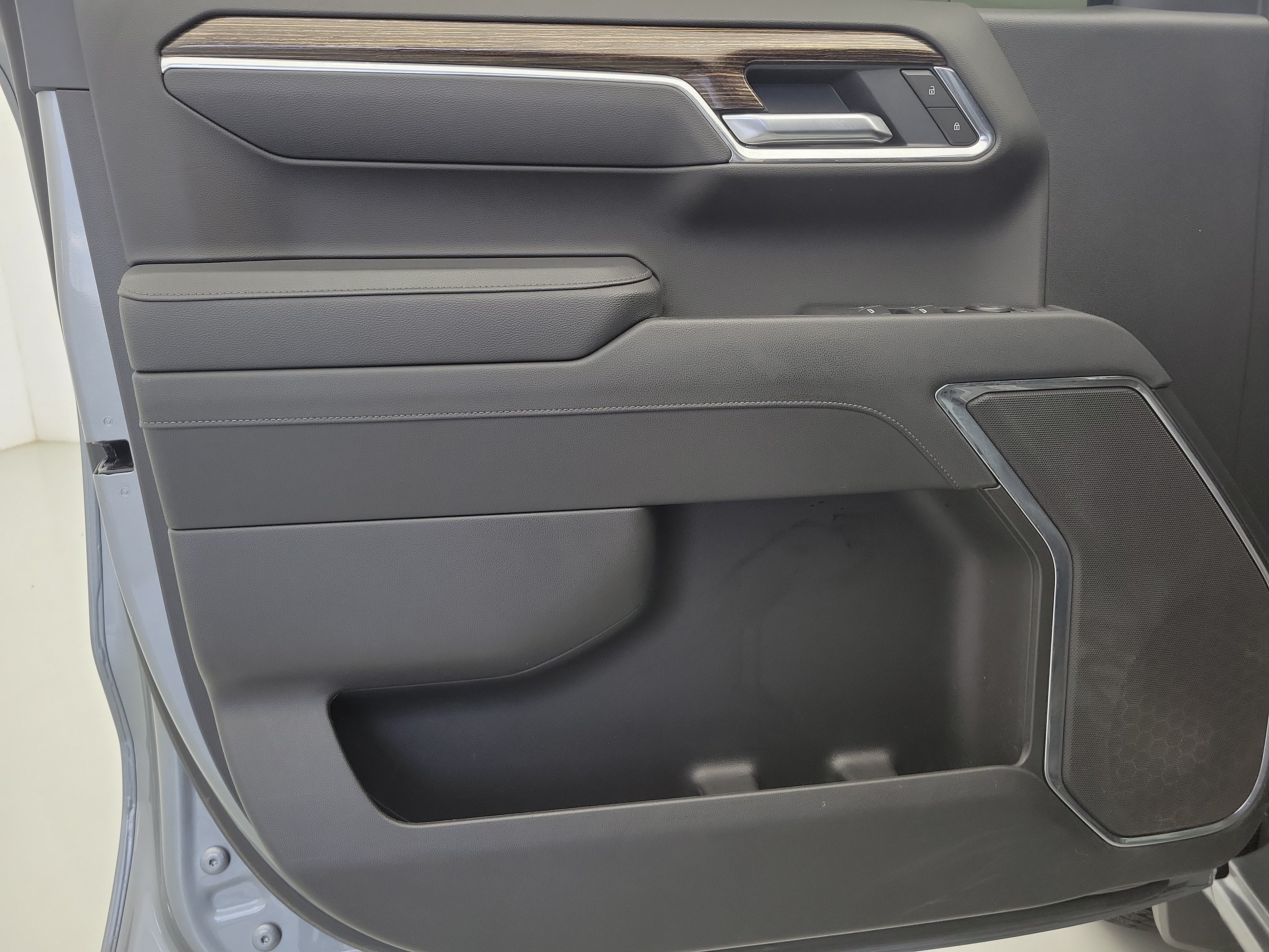Used 2026 Sterling Metallic GMC Elevation image 19