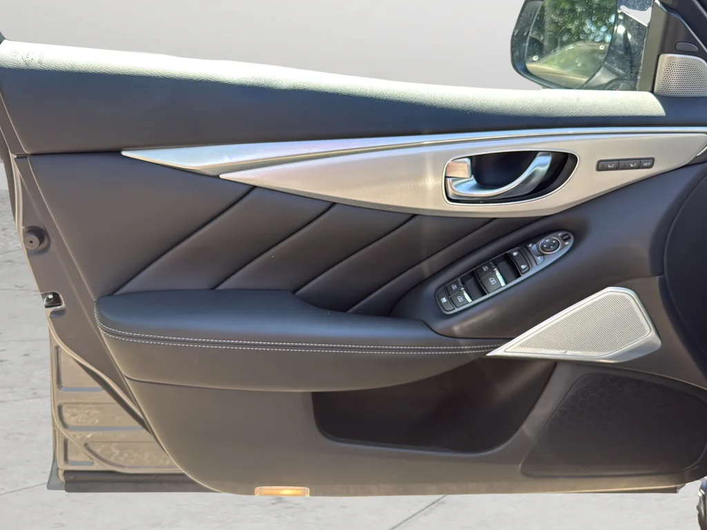 Used 2023 Gray INFINITI LUXE image 18