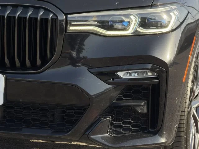 Used 2022 Black BMW M50i image 9