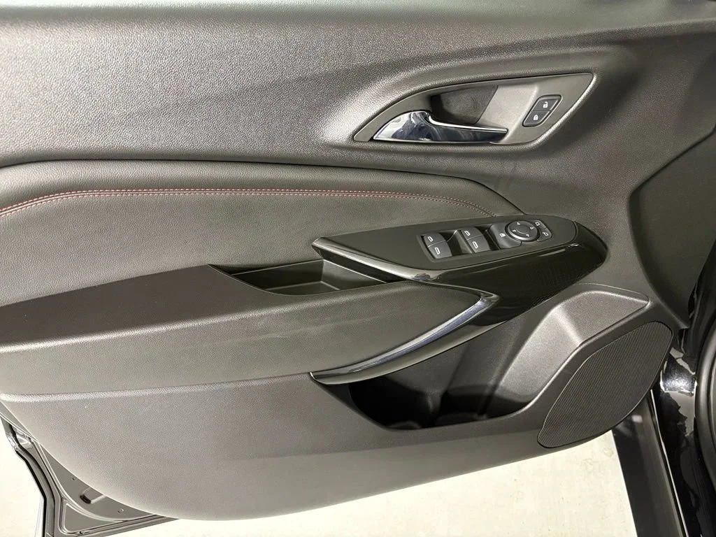 New 2026 Mosaic Black Metallic Chevrolet 2RS image 17