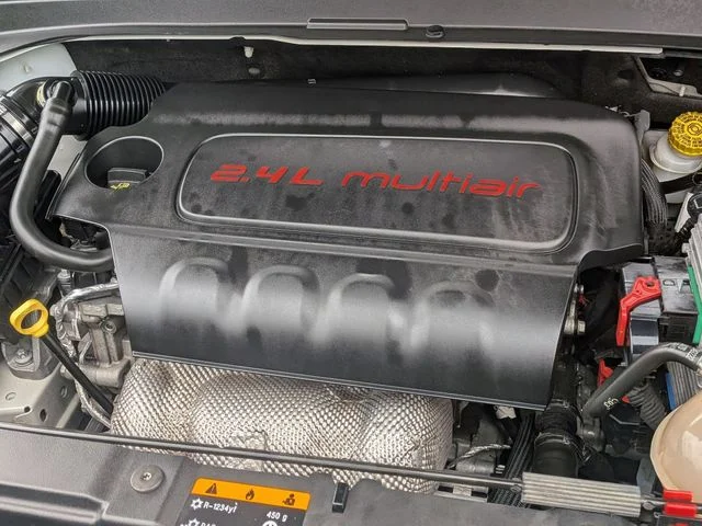 Used 2019 White Jeep Latitude image 38