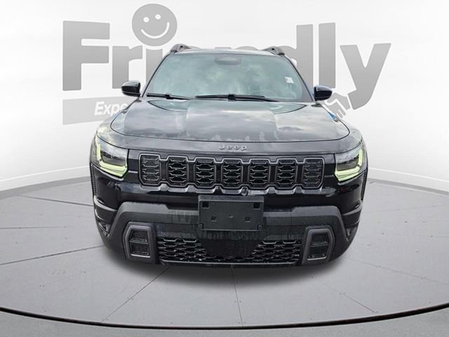 New 2026 Diamond Black Crystal Pearl-Coat Exterior Paint Jeep Laredo image 2