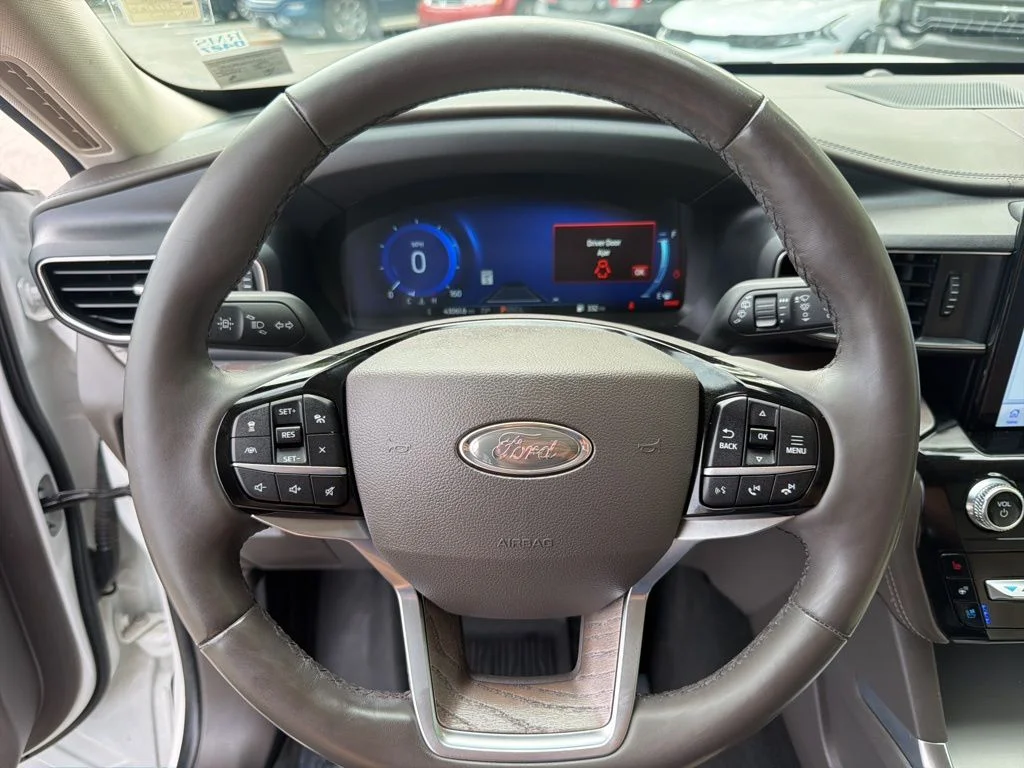 Used 2023 White Ford Platinum image 17