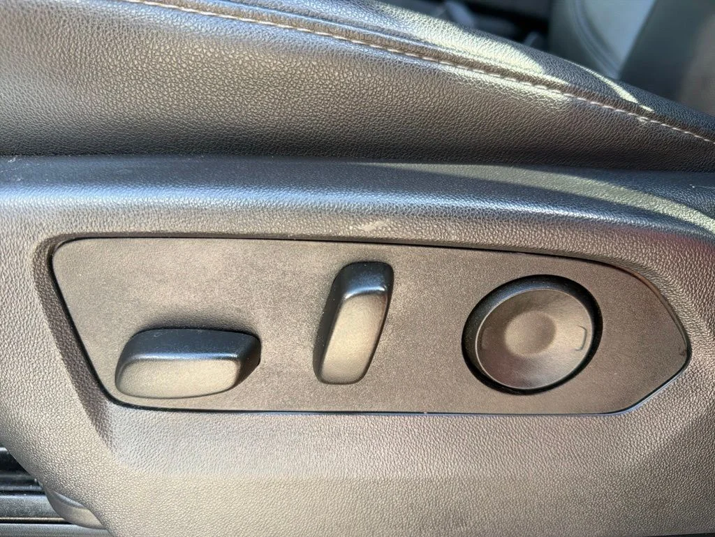 Used 2025 Silver GMC SLT image 14