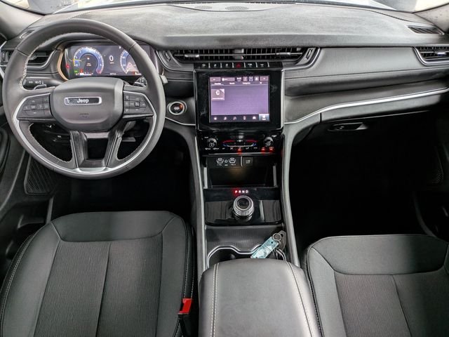 Used 2025 Silver Jeep Laredo X image 11