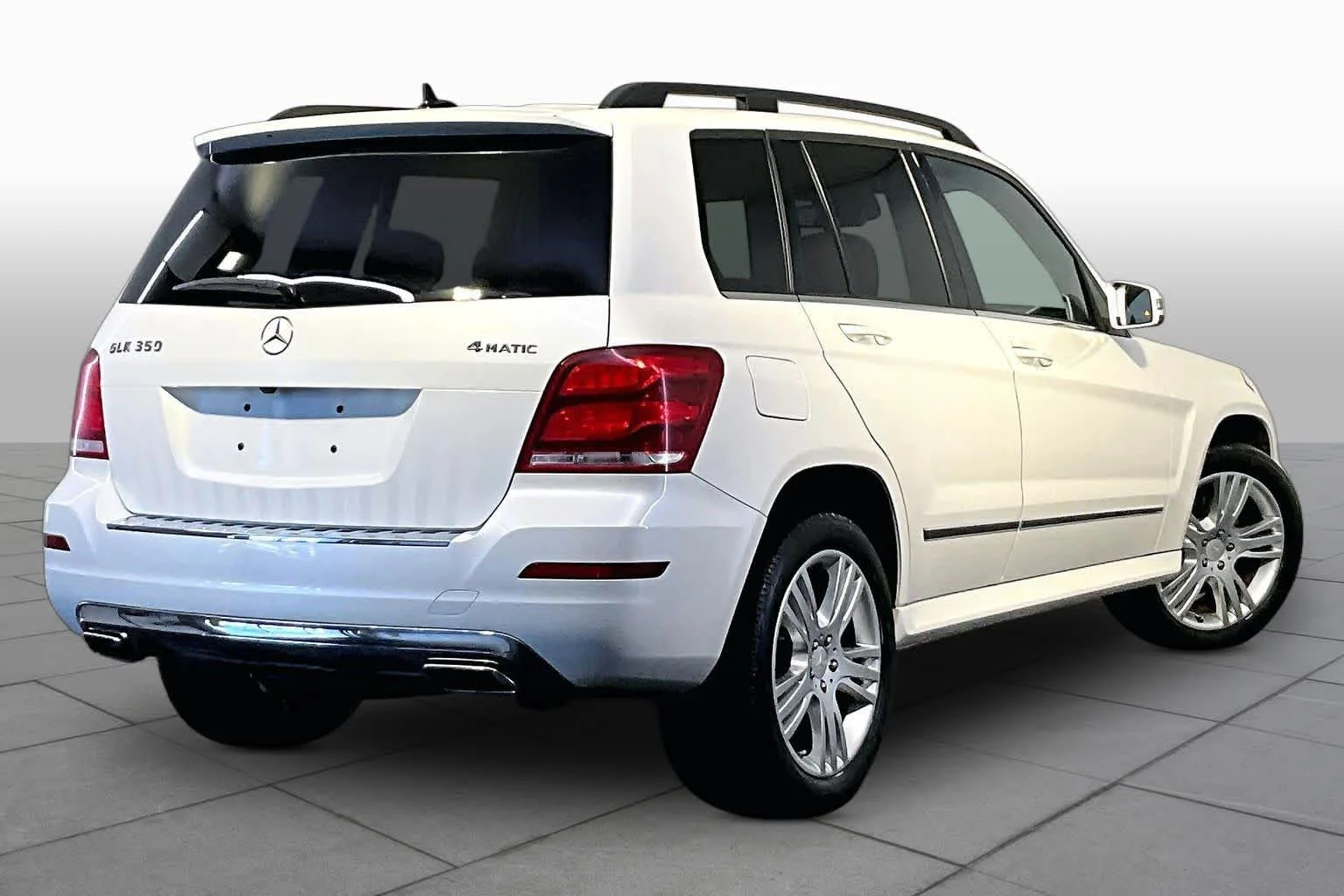 Used 2013 Diamond White Metallic Mercedes-Benz GLK 350 image 12