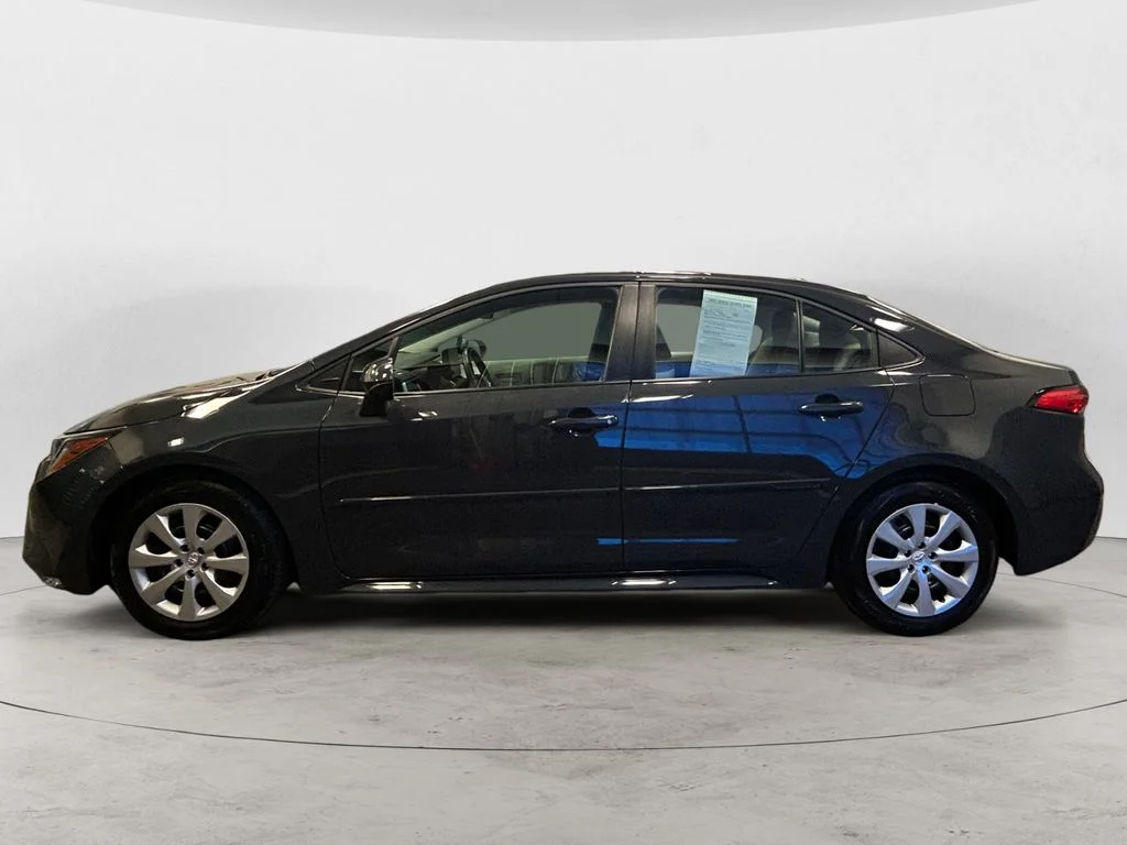 Used 2025 Underground Toyota LE image 2