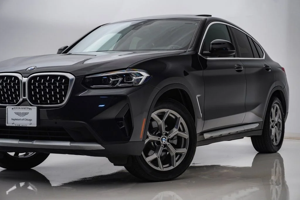Used 2023 Dark Graphite BMW xDrive30i image 2