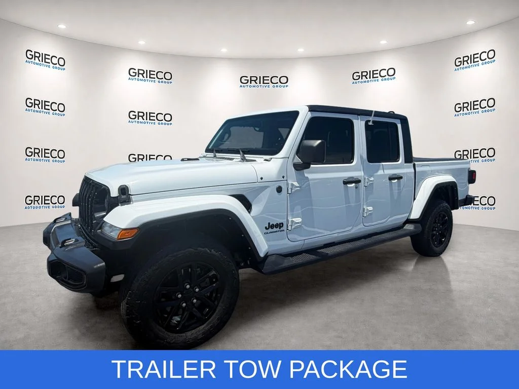 Used 2022 White Jeep Altitude image 3