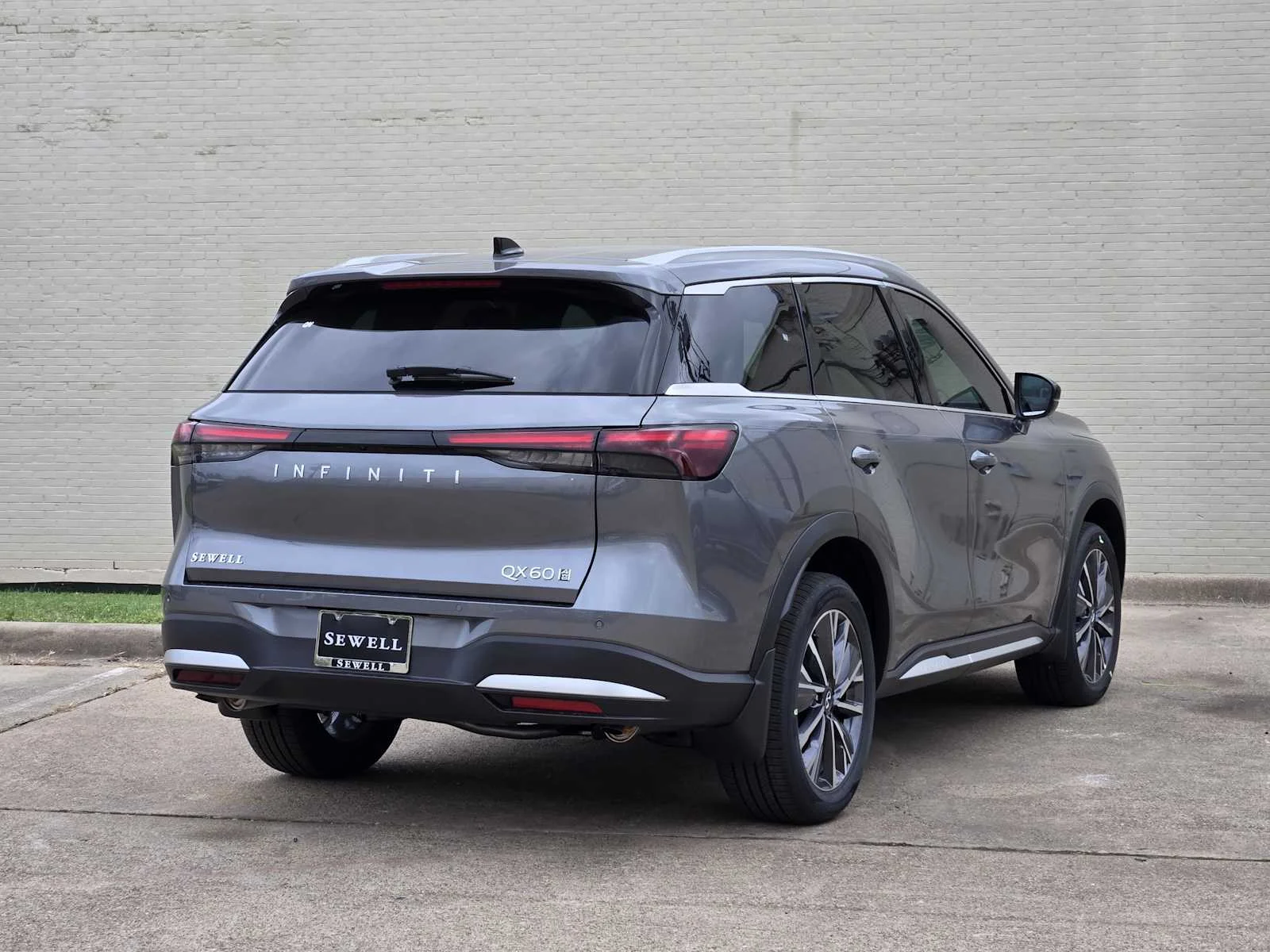 Certified Used 2026 Graphite Shadow INFINITI LUXE image 4